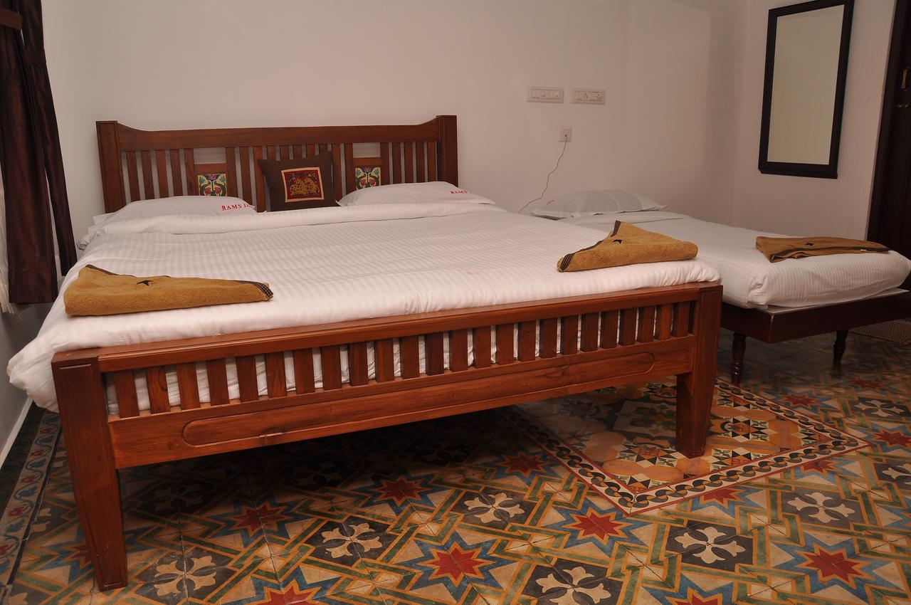 Rams Inn Tandzsávúr Kültér fotó